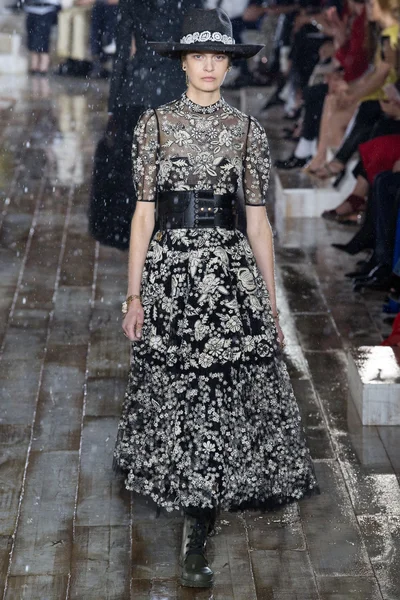 Look 17